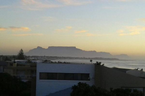 Stunning apartment with ocean views and Table Mountain